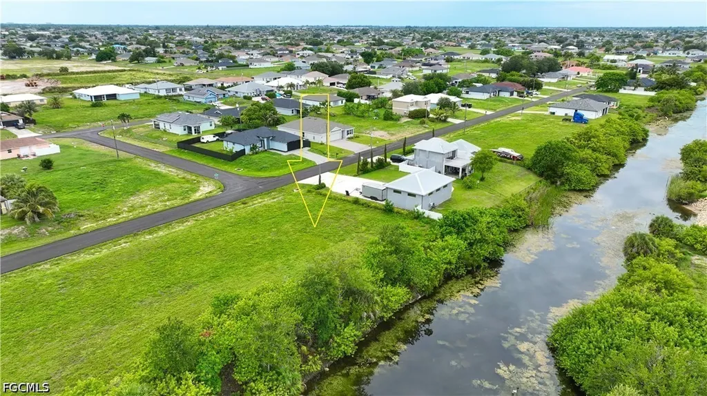 1025 NE 15th Terrace Cape Coral FL 33909