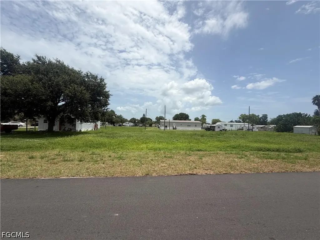 785 Railroad Avenue NW Moore Haven FL 33471