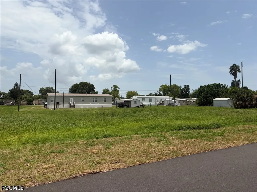 785 Railroad Avenue NW Moore Haven FL 33471