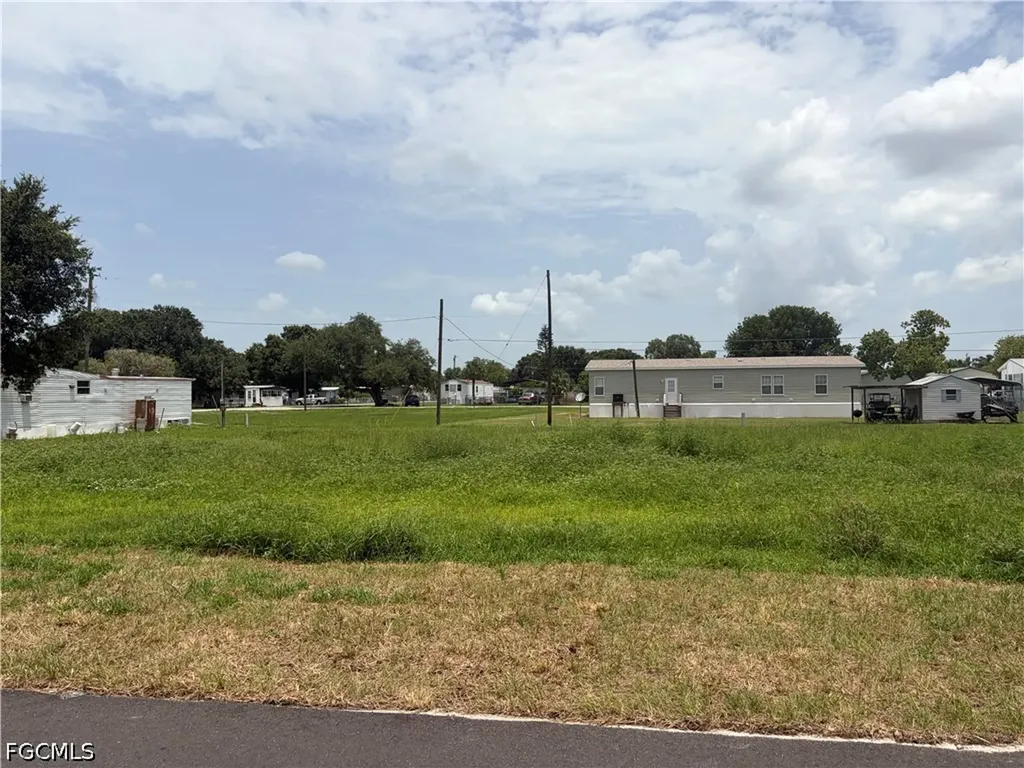 785 Railroad Avenue NW Moore Haven FL 33471