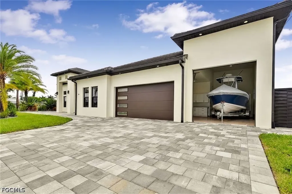 455 SE 17th Avenue Cape Coral FL 33990