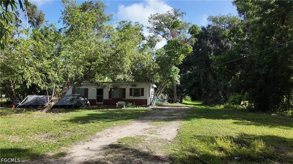 Fort Myers FL, 6969 Magnolia Lane