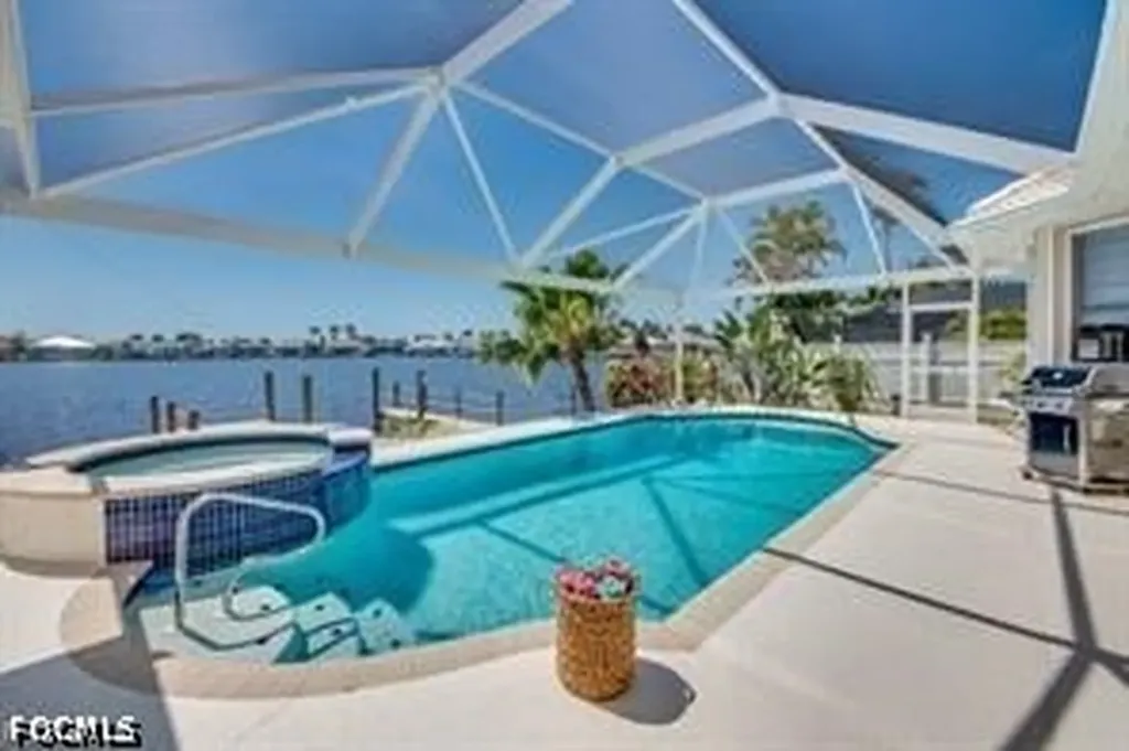 702 SW 52nd Street Cape Coral FL 33914