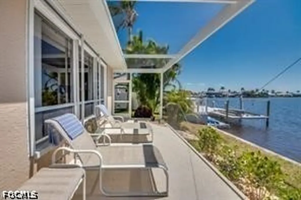 702 SW 52nd Street Cape Coral FL 33914