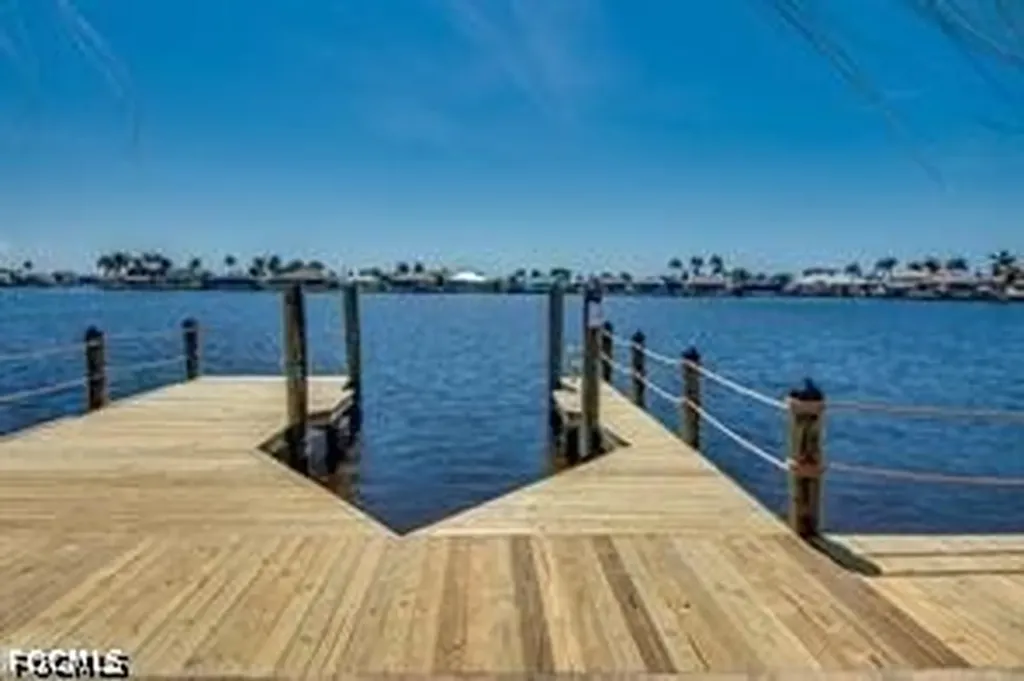 702 SW 52nd Street Cape Coral FL 33914