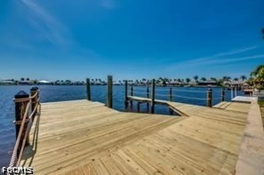 702 SW 52nd Street Cape Coral FL 33914