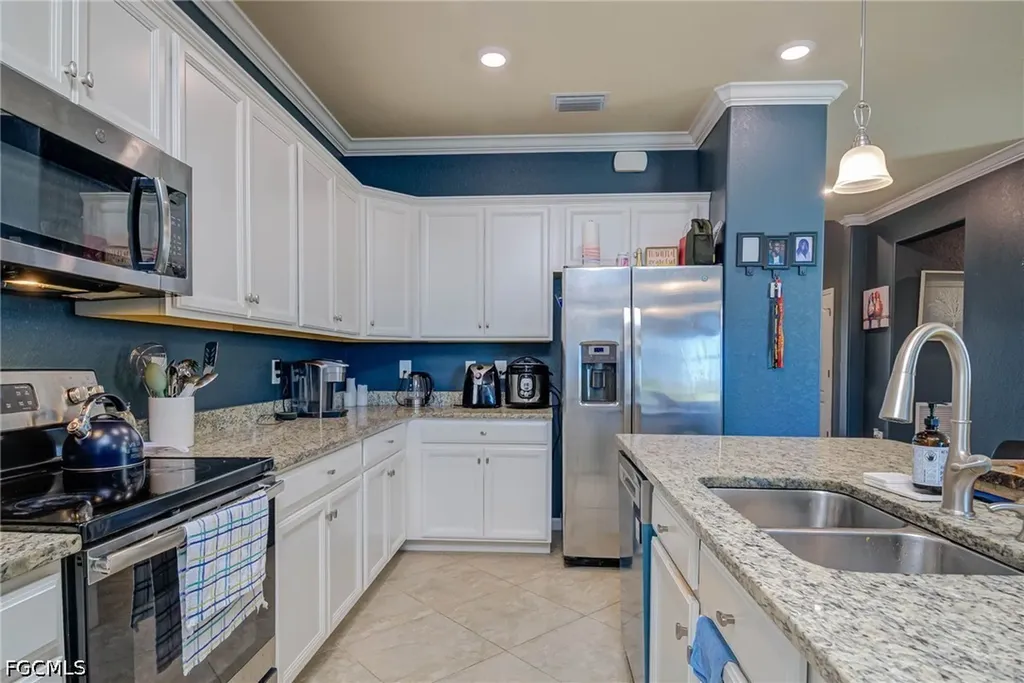 3652 E Hampton Circle Alva FL 33920