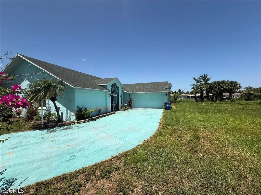 2401 Fisher Court Lehigh Acres FL 33936