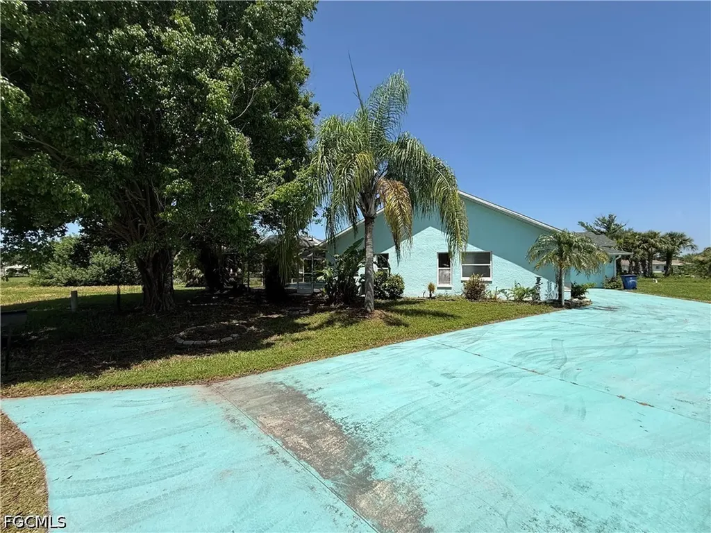2401 Fisher Court Lehigh Acres FL 33936