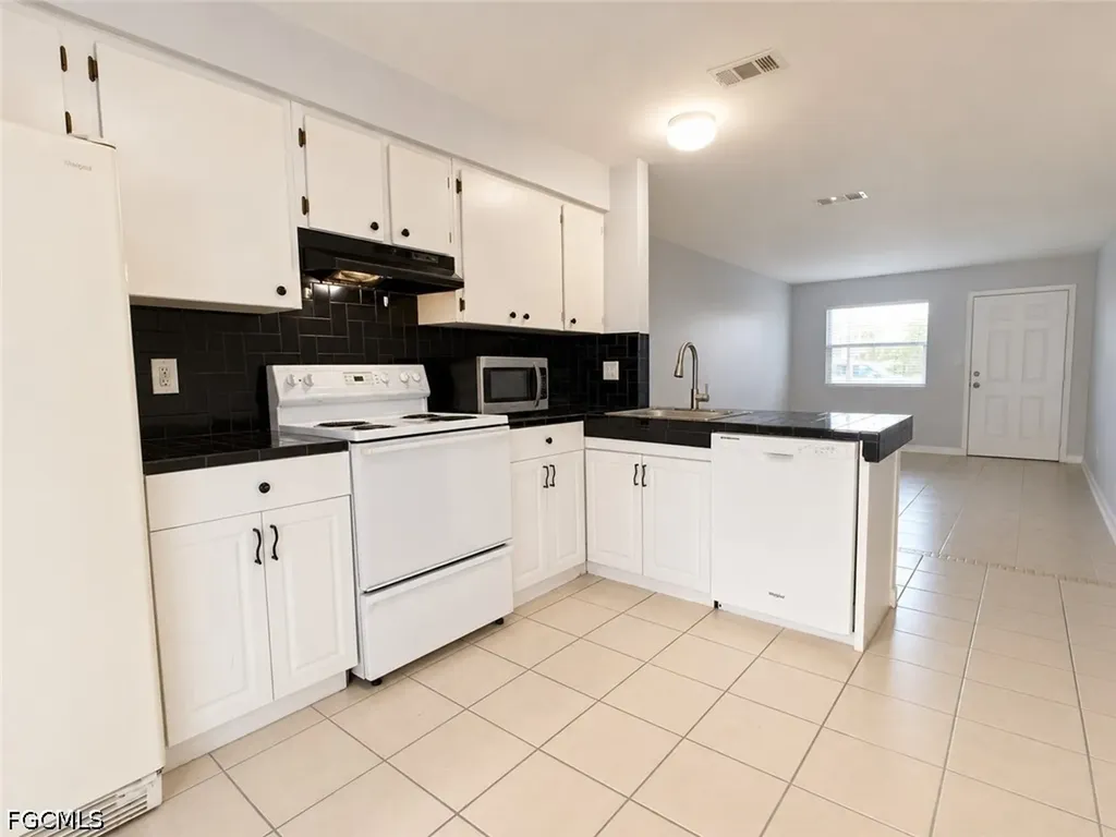 3420 Skyline Boulevard Cape Coral FL 33914