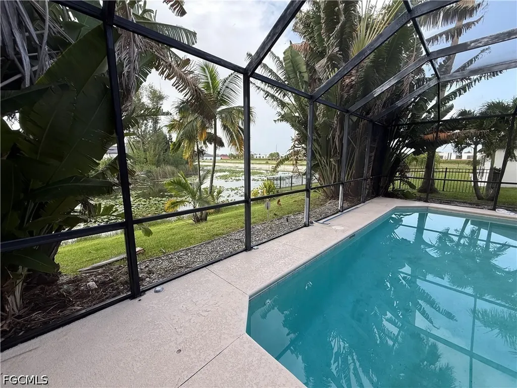827 SW 24th Street Cape Coral FL 33991