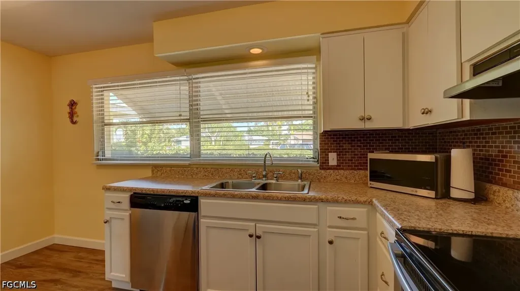 5249 Sunnybrook Court Cape Coral FL 33904