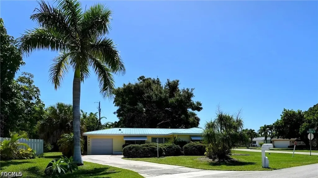 5249 Sunnybrook Court Cape Coral FL 33904