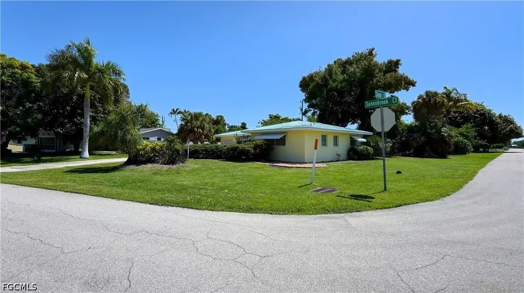 5249 Sunnybrook Court Cape Coral FL 33904