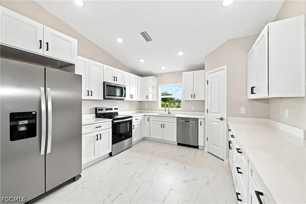 1718 NE 13th Place Cape Coral FL 33909