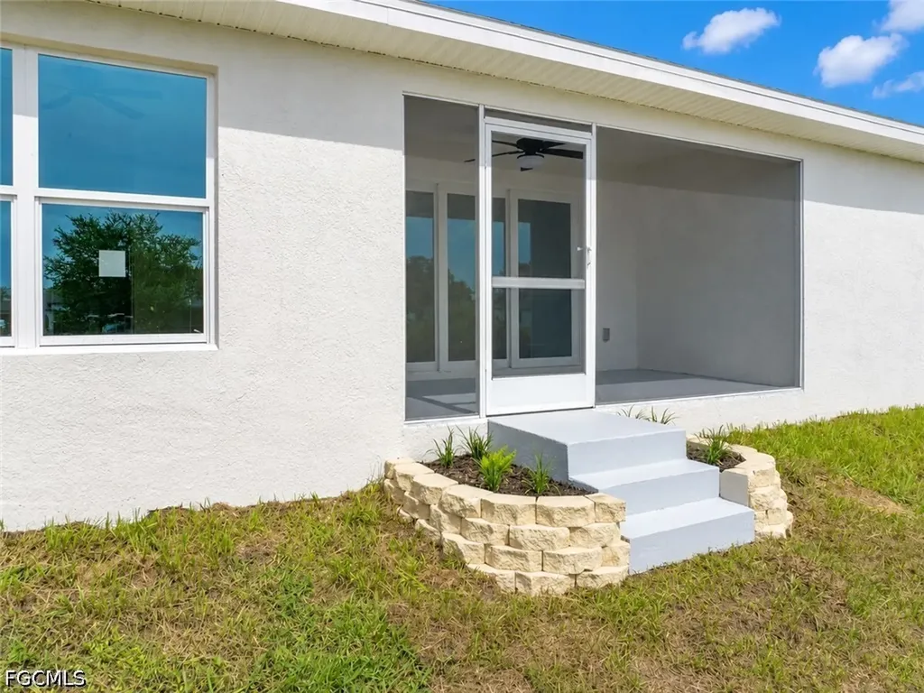 1718 NE 13th Place Cape Coral FL 33909