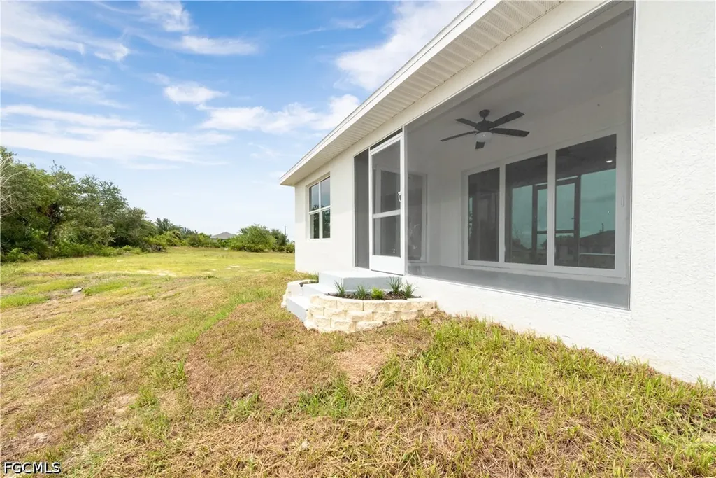 1718 NE 13th Place Cape Coral FL 33909
