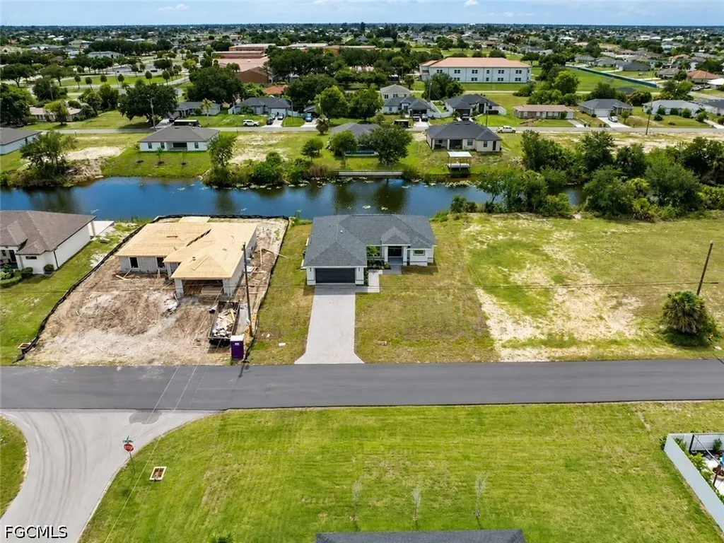 1718 NE 13th Place Cape Coral FL 33909