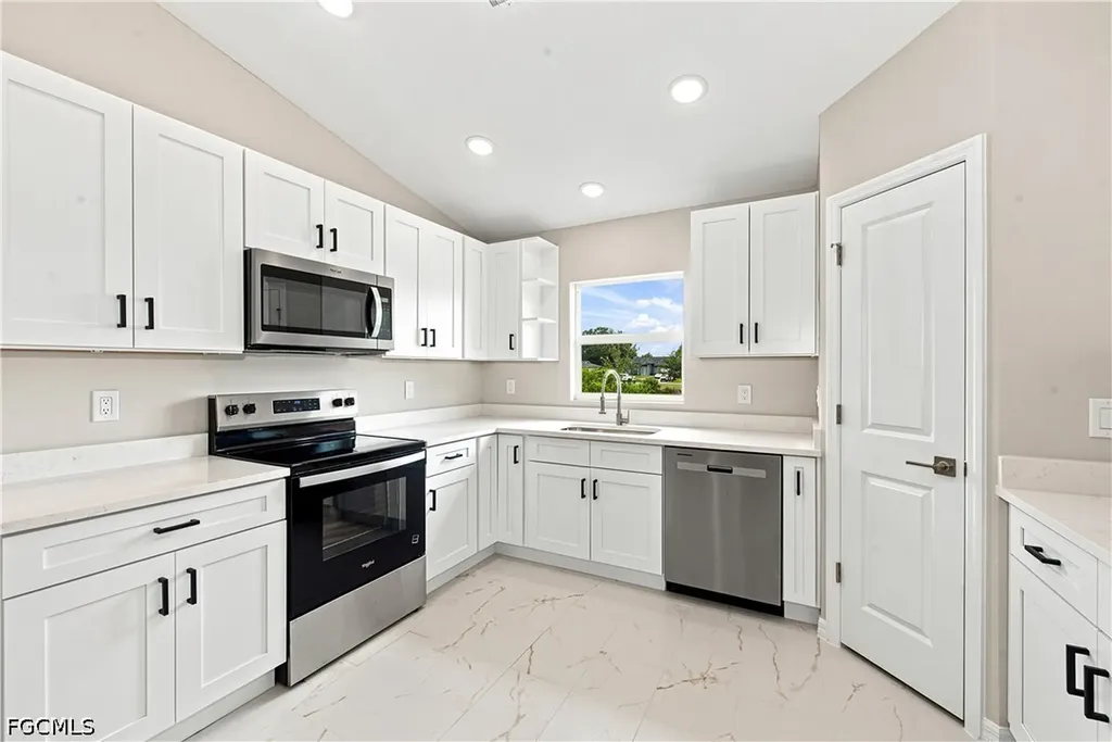 1718 NE 13th Place Cape Coral FL 33909