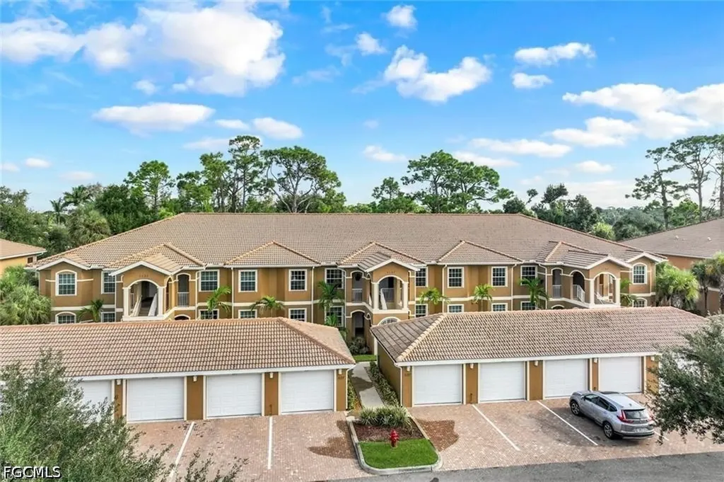 1137 Winding Pines Circle Cape Coral FL 33909