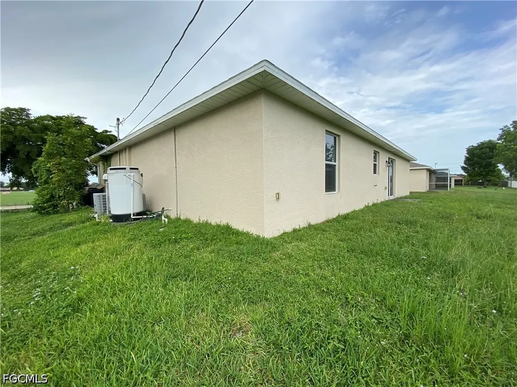 1703 NE 17th Street Cape Coral FL 33909