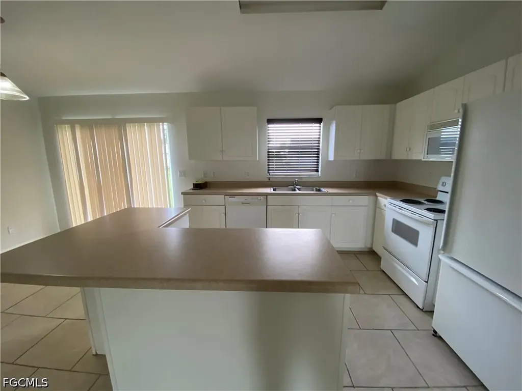 1703 NE 17th Street Cape Coral FL 33909