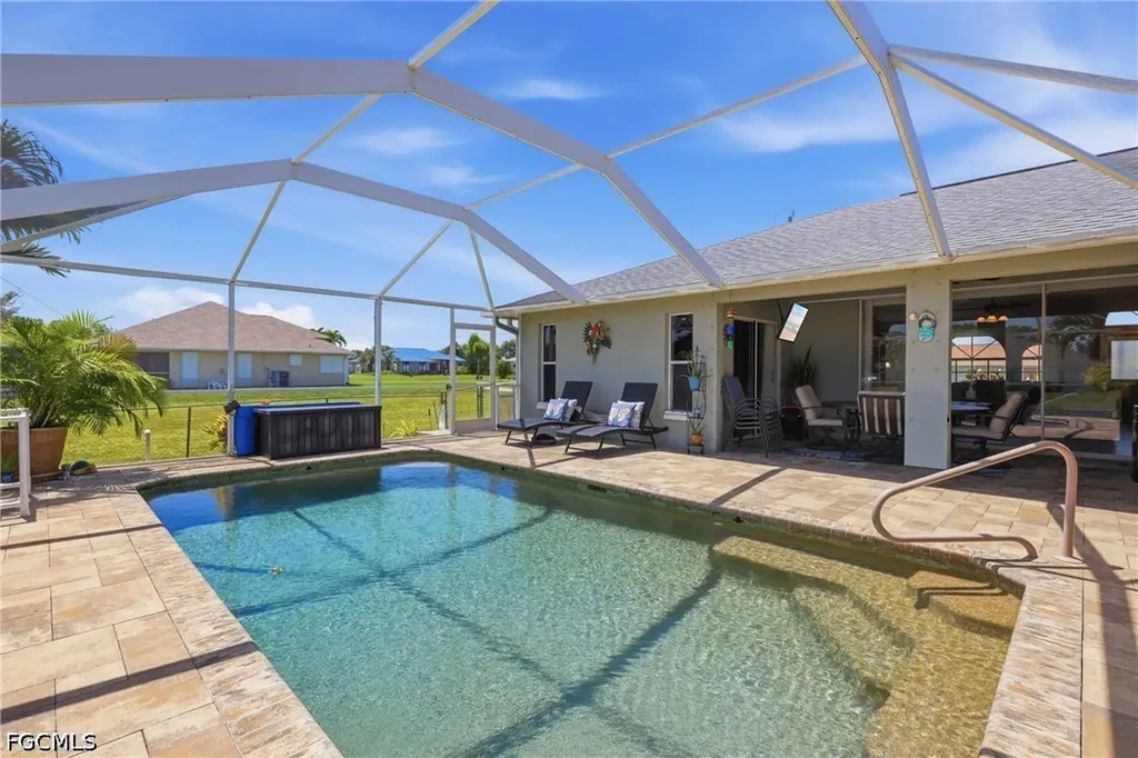 522 SE 4th Street Cape Coral FL 33990