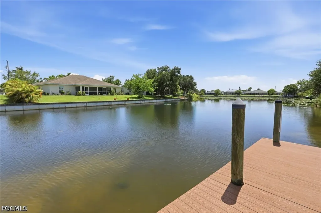 522 SE 4th Street Cape Coral FL 33990