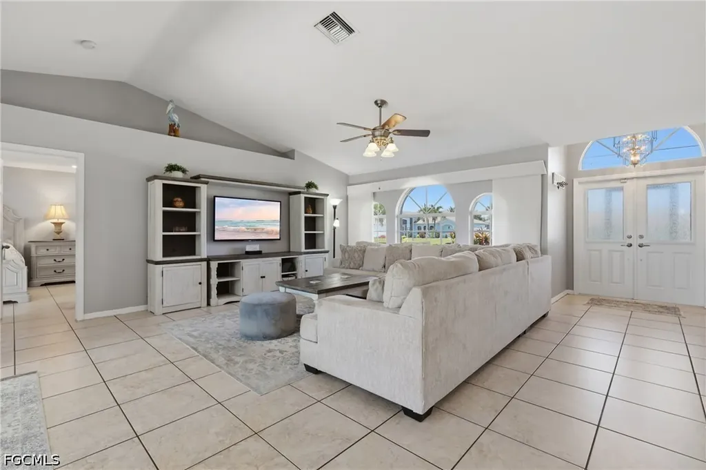 522 SE 4th Street Cape Coral FL 33990