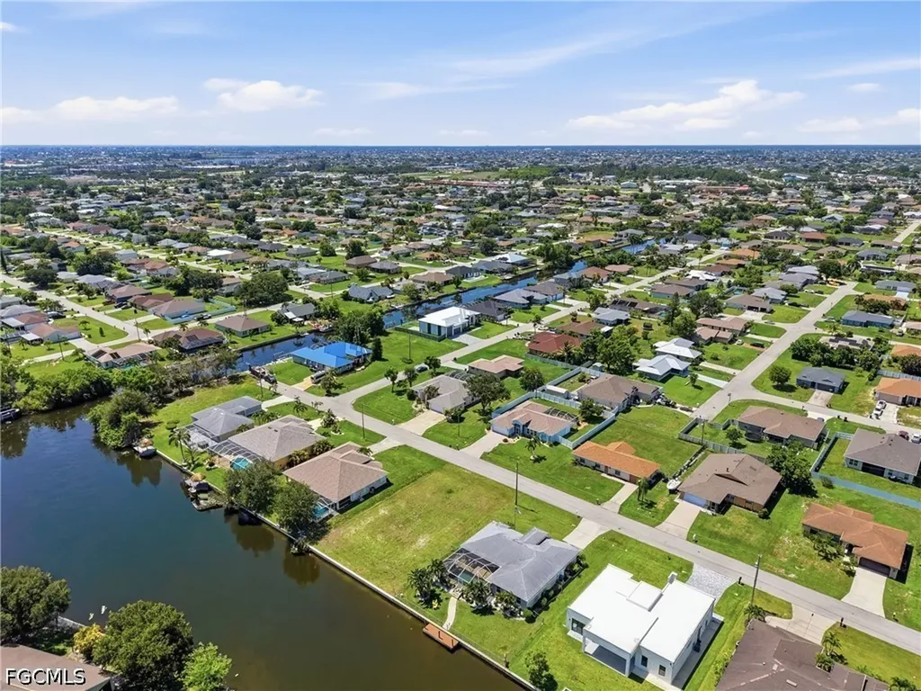 522 SE 4th Street Cape Coral FL 33990