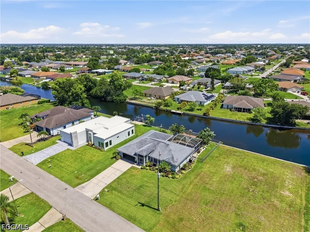 522 SE 4th Street Cape Coral FL 33990