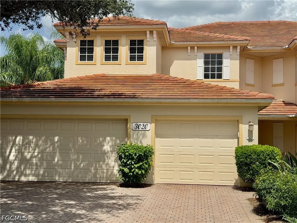 Fort Myers FL, 3020 Meandering Way, Unit 201