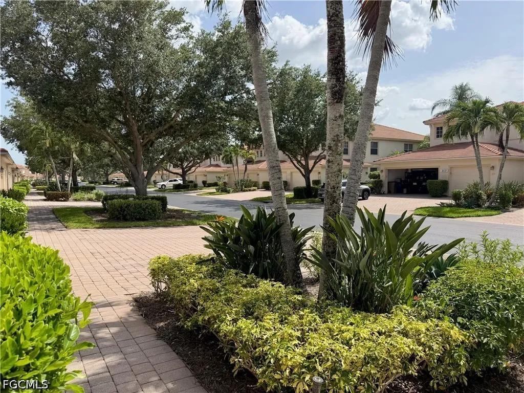 3020 Meandering Way Fort Myers FL 33905