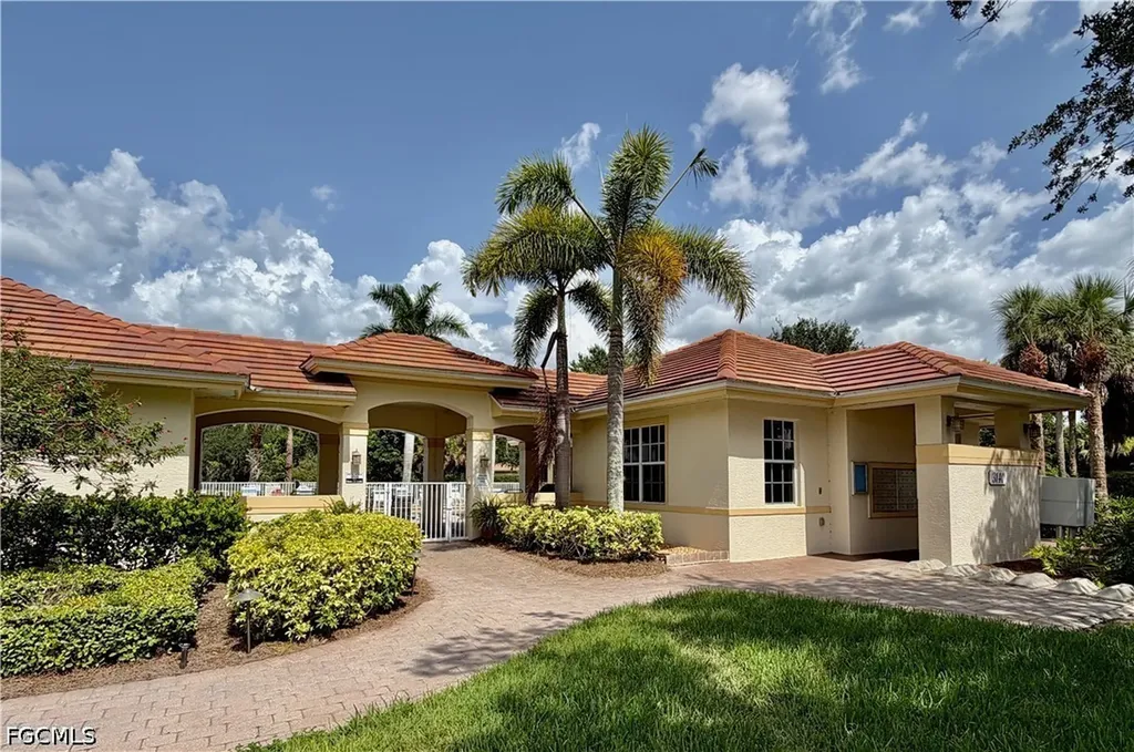 3020 Meandering Way Fort Myers FL 33905