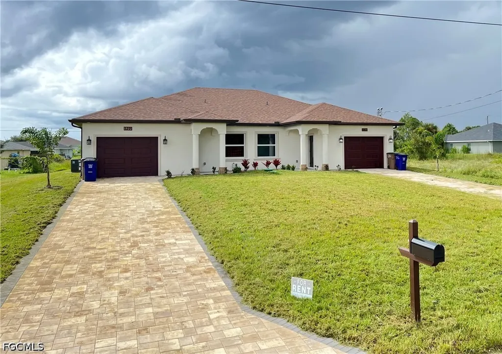 1520/1522 Gretchen Avenue S Lehigh Acres FL 33973