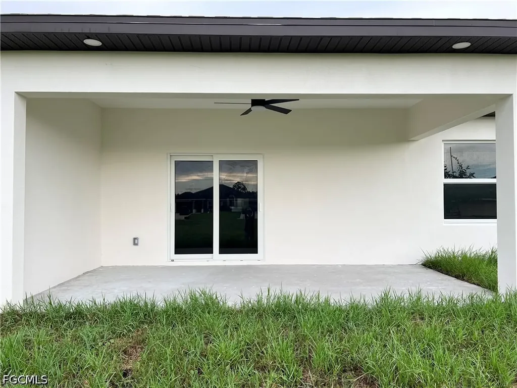 1520/1522 Gretchen Avenue S Lehigh Acres FL 33973