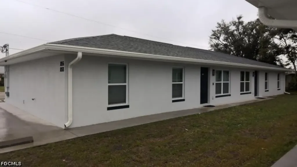 1858 Delaware Avenue Fort Myers FL 33916