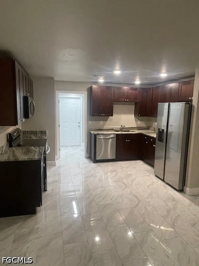 1858 Delaware Avenue Fort Myers FL 33916