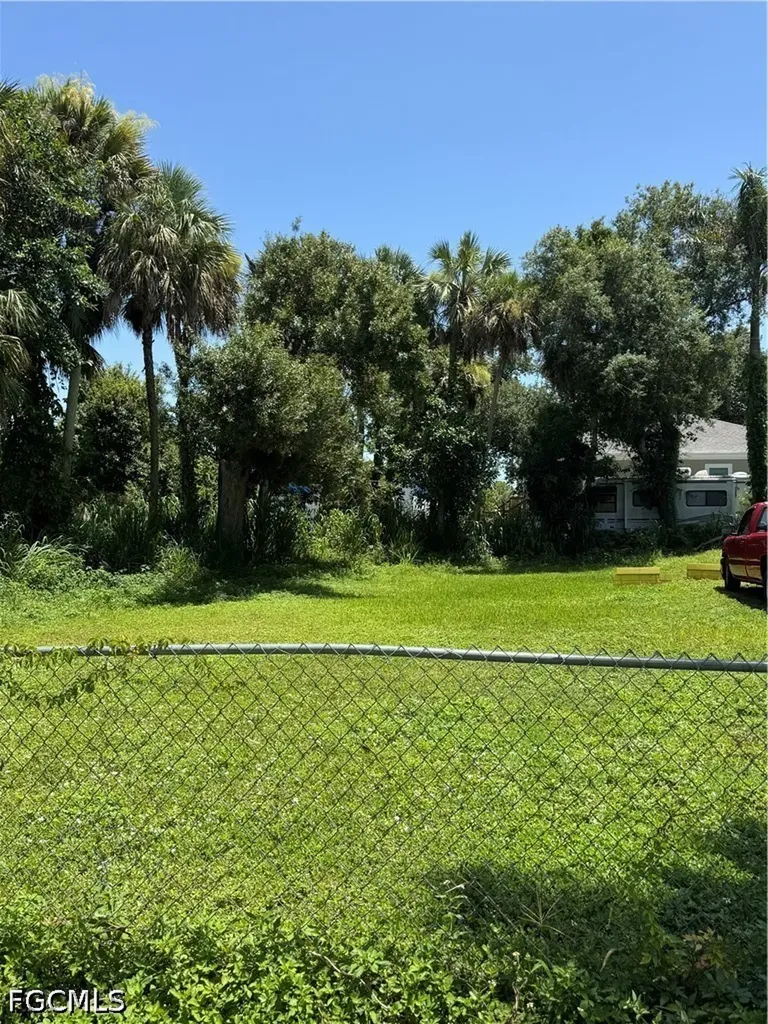 547 San Bernardino Street North Fort Myers FL 33903