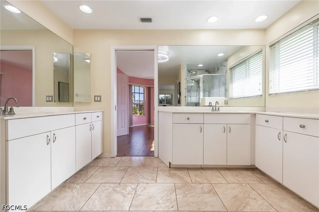 1132 SE 32nd Terrace Cape Coral FL 33904