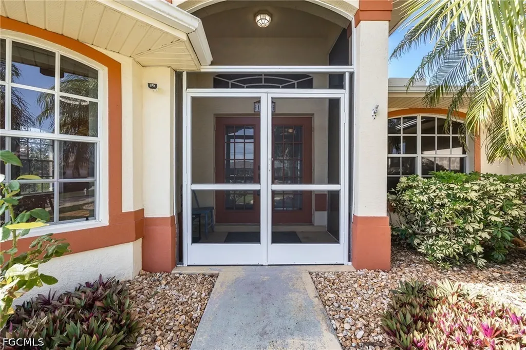 1132 SE 32nd Terrace Cape Coral FL 33904