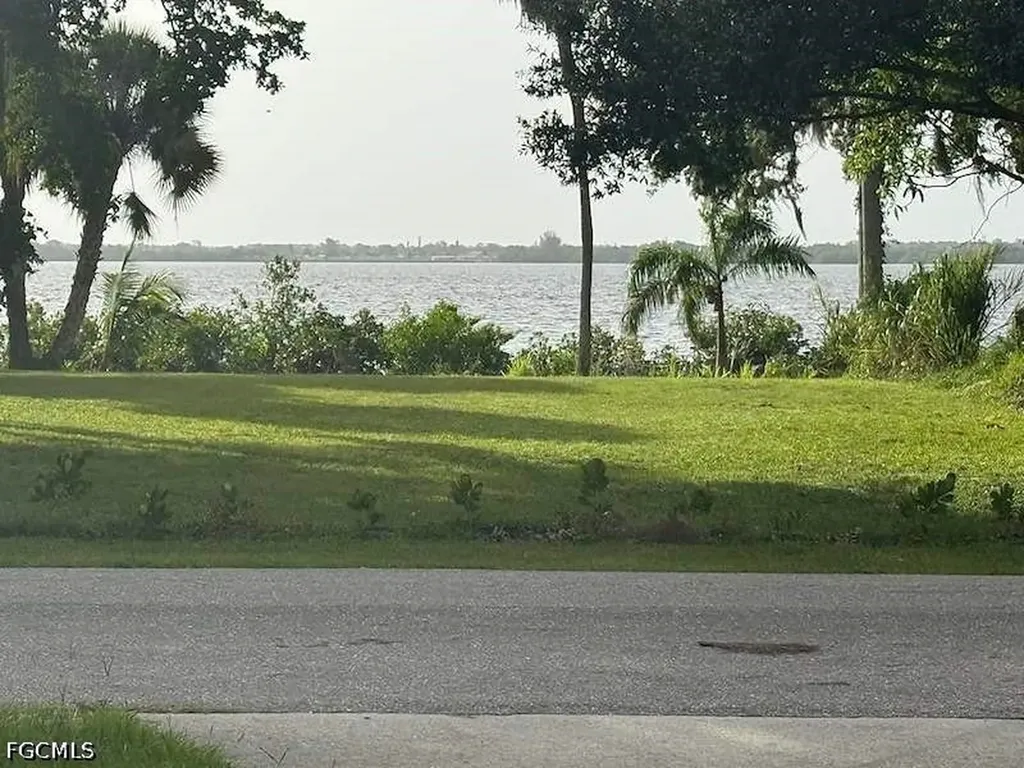 3516 E Riverside Drive Fort Myers FL 33916