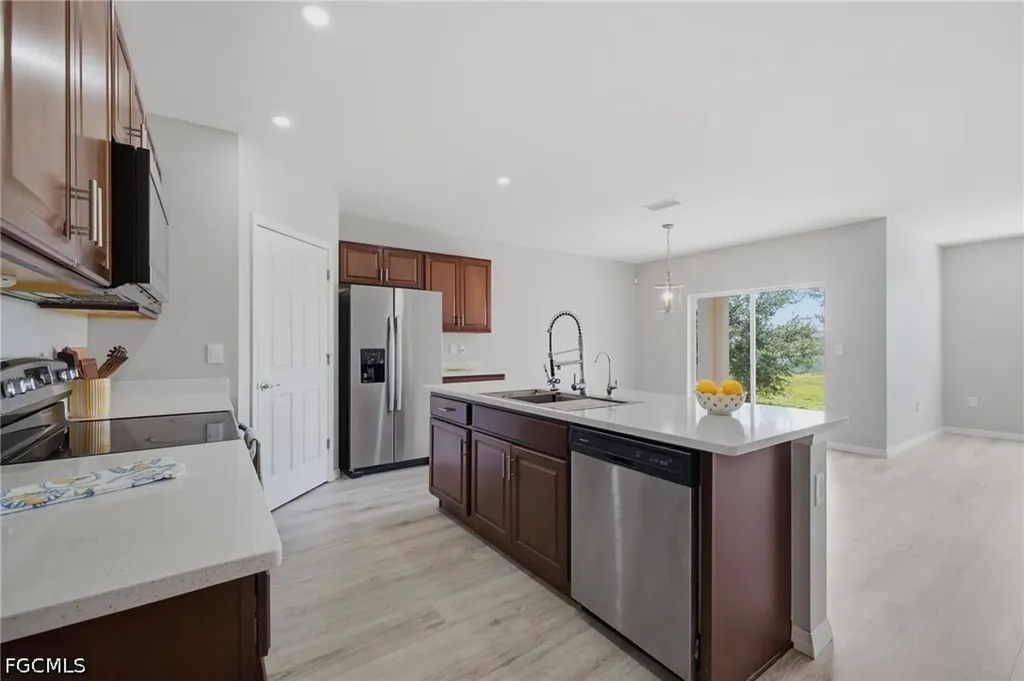 2909 NW 22nd Avenue Cape Coral FL 33993