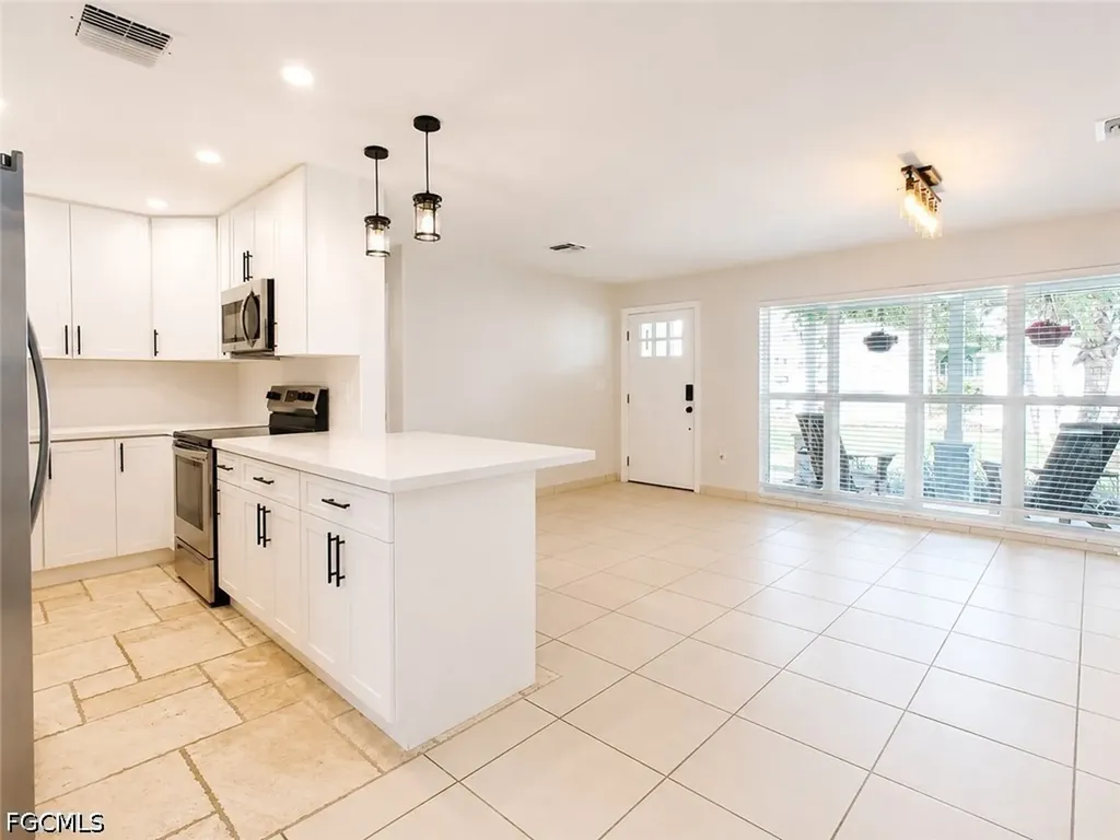 4021 SE 3rd Avenue Cape Coral FL 33904