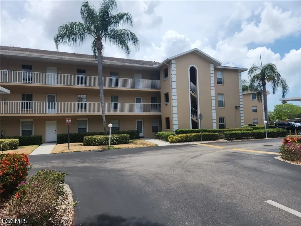 9660 Victoria Lane Naples FL 34109