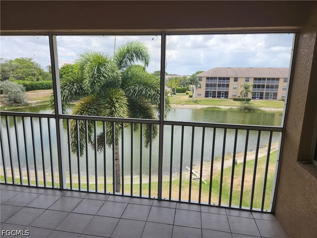 9660 Victoria Lane Naples FL 34109