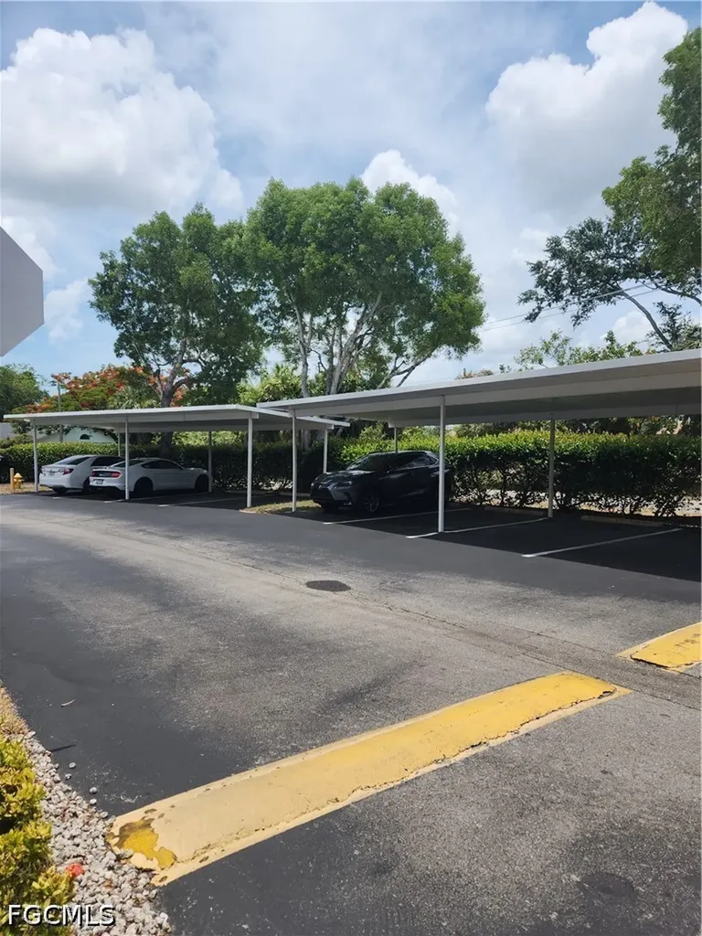 9660 Victoria Lane Naples FL 34109