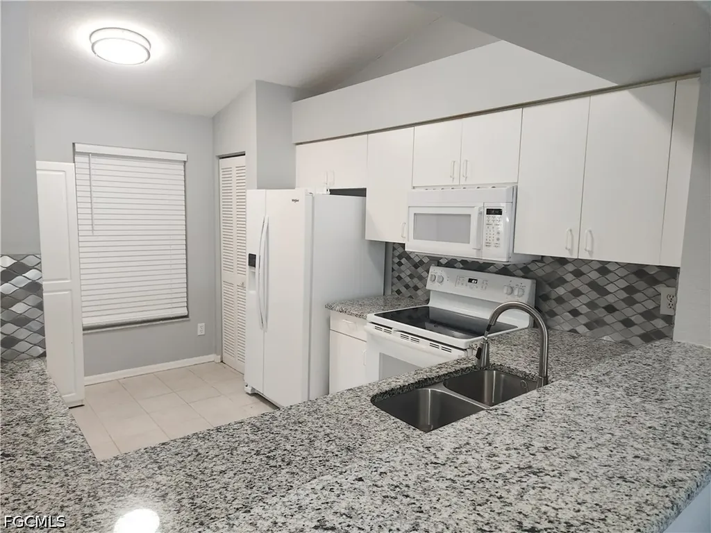 9660 Victoria Lane Naples FL 34109