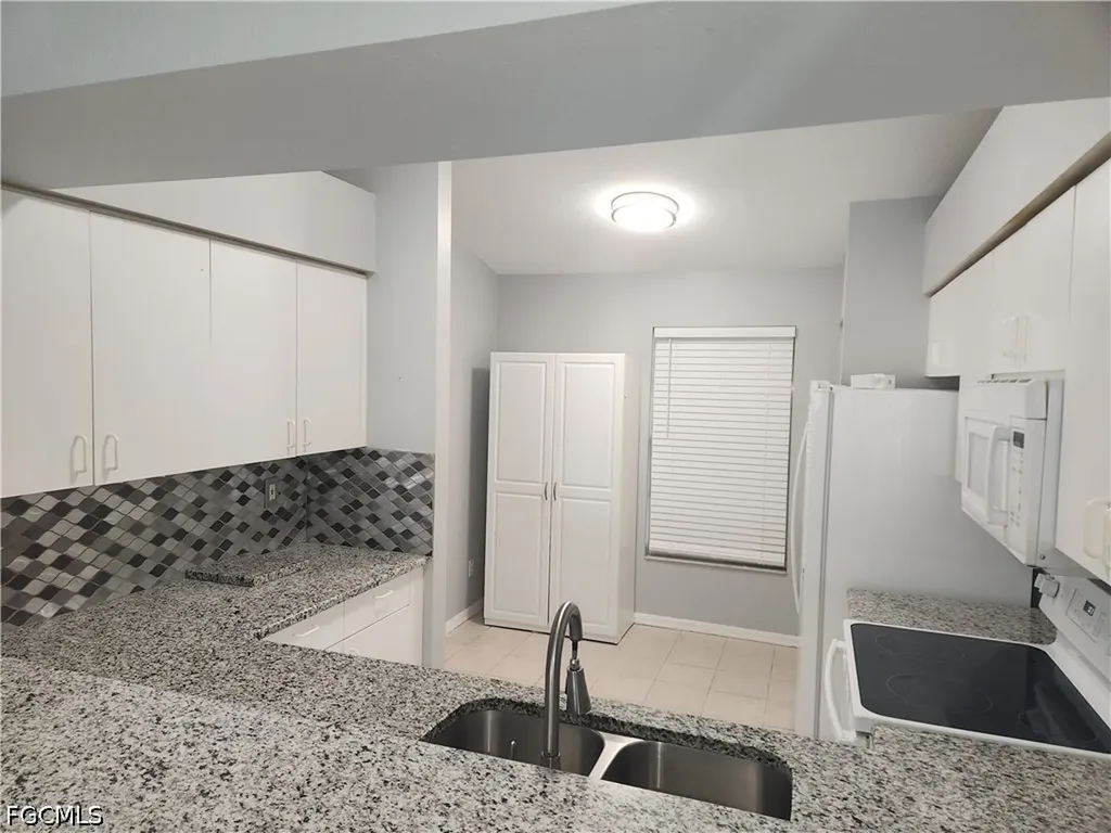 9660 Victoria Lane Naples FL 34109