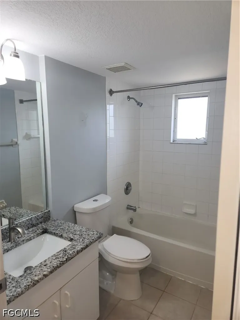 9660 Victoria Lane Naples FL 34109